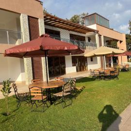 Kamuthanga Gardens – hotel w mieście Kasaini