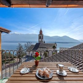 Red And Yellow Apartments - Ronco Sopra Ascona - Happy Rentals, hotell i Ronco sopra Ascona