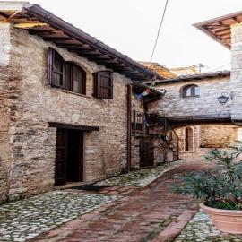Apartment in Firenzuola near Lake Arezzo