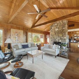 Seacoast Sanctuary Warm and inviting cottage with uninterrupted oceanfront 1914, hotel in York