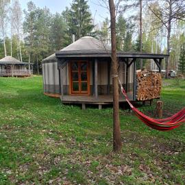 Jurty i namioty w Lesie KotfaLas Glamping Świętokrzyskie-SPA, hotel in Skarżysko-Kamienna