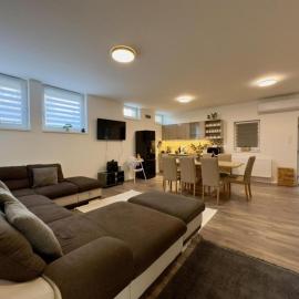Málnahome Wellness Apartman, hotel in Szob