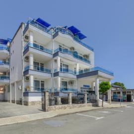Siyanie Kiten: Naousa şehrinde bir otel
