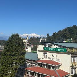 Pineridge Hotel at Mall Road, hotel sa Darjeeling
