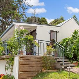 Deluxe Seaview Chalet 6 by Palm Beach Chalets, hotel a Palm Beach