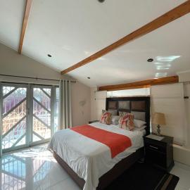 Zinzanathi Guest house, hotel in Ladysmith