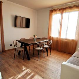 Canavese Apartment e Box Auto Cinque Laghi Ivrea