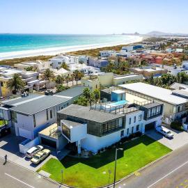 Sunset Mansion, Cape Town - Rooftop Pool Villa - Walk to Beach, Mountain Views!