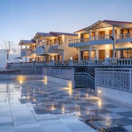 Kota Bāgh에 위치한 호텔 Paatli Fort Estate Resort