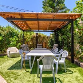 Villa Isan: Dāliyat el Karmil şehrinde bir otel