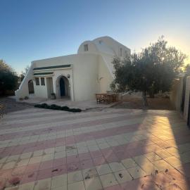Dream Villa with Private Pool, hotel en Taguermess