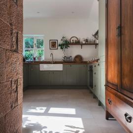 Chapel Cottage- Coastal Somerset Retreat, hotel a Williton
