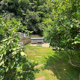 Private Hot Tub Studio with Garden Near Coast & Woodland