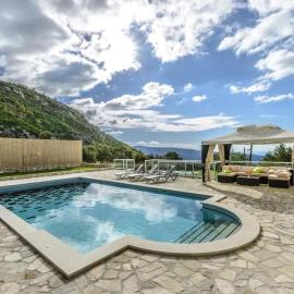 Elegant Villa in Dubravka with Private Pool, hotel Dubravkában