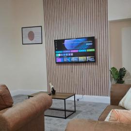 Ravensworth Crescent FREE WIFI - FREE PARKING, hotel in Sunderland