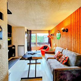 Le Mazots, Balcon, Parking, Proche Pistes, hotel in Arâches-la-Frasse