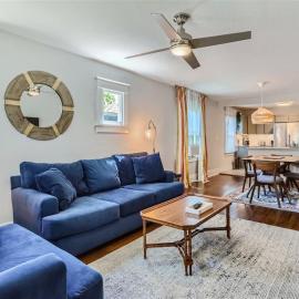 At S. Broadway An Artsy Bungalow Close to DU And Cherry Hills, hotel in Englewood