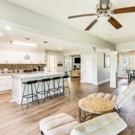 10 Mi to St Simons Island: Home w/ Screened Porch