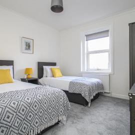3-Bed Apartment - Near Clyde Shipyard - 25 min Glasgow Airport, hotel sa Greenock