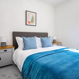 3-Bed Apartment - Near Clyde Shipyard - 25 min Glasgow Airport