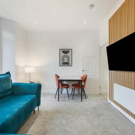 Serviced Apartment Ayr Centre with Free Parking - Long Stays Available, hotel in Ayr