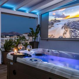 Central penthouse studio with Jacuzzi in Varkiza, hotel u gradu 'Vari'