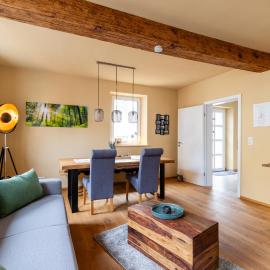 2 BR Apartment mit Parkplatz, hotel en Hassloch