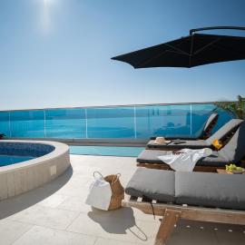Sunny Hill Apartments with rooftop pool