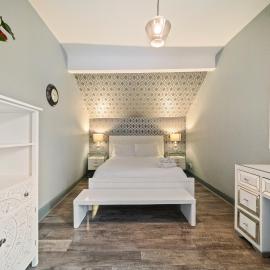 Spacious, Central Townhouse with Hot Tub & Free Parking, Hotel in Lytham St Annes