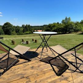 Glamping Návary s bazénem, hotel in Návary