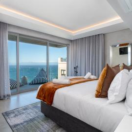 Luxury Surfer's Corner Suite with Ocean Views