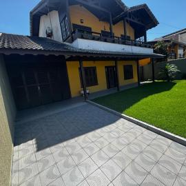 Itapoá Casa Pé na Areia com Piscina, 4 Suítes, Frente Mar, até 15 Pessoas
