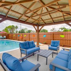 Lanai, Grill & Outdoor Pool: Melbourne Duplex!, hotell i Melbourne