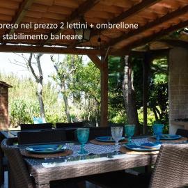 la casetta bamboo " 50 mt dal mare" incluso ombrellone e 2 lettini nello stabilimento