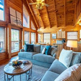 Private & Cozy Mountain View Cabin, Hot tub & 2Kings