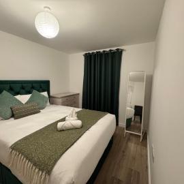 Town centre 1 Cozy king size bed ensuit shower