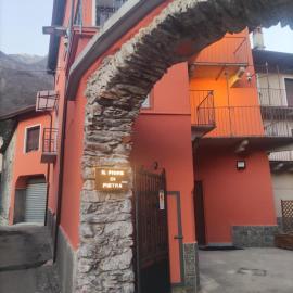 Il fiore di pietra, hotel en Cuzzago