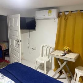 Habitación independiente cerca al mar., hotel in Puerto Salgar