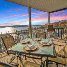 Gourgeous lake views, amazing susets, on main channel