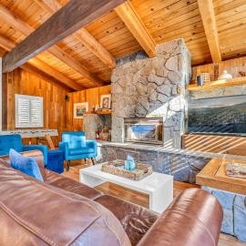 Cozy Carnelian Bay Escape with Deck and Foosball, hotel in Carnelian Bay