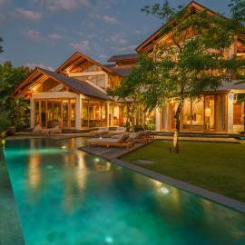 Villa Kauh - Luxury Tropical 5BR Villa Close to Pererenan Beach