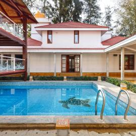 Ananta Villa by StayJadePool Garden Kanakpura, hotell i Kumbalgod