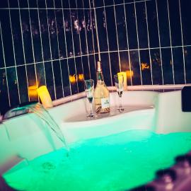 Love Room du Mont d'Or - Baignoire SPA - Minibar offert, hotel v destinácii Marseille