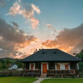 La căsuța cu amintiri, hotel din Vama