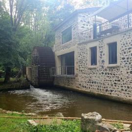 Studio moulin la paille, hotel din Veyre-Monton
