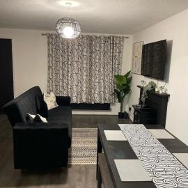 Newly Refurbished Home fit for to 7 family members, Groups, Contractors Centre of Bradley Stoke، فندق في بريستول