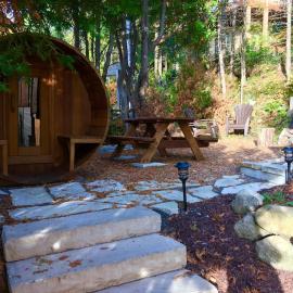 Cottage on Sarrazin lake & Sauna - Lake Panorama, hotel in Sainte-Lucie-de-Doncaster