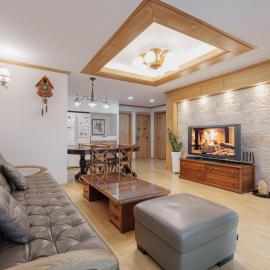 Comfortable home 10 min from Hongik University, 5min from Gajwa station with baby products, 4 Bedrooms 8 people