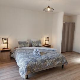 "Jolie Maison Confortable au Coeur d'un Environnement Calme et Boisé"