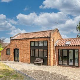 Trinity Barn, Dog-Friendly Barn Conversion near the Norfolk Broads